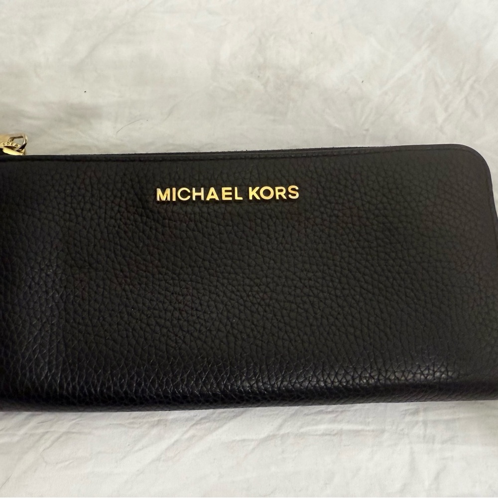 Michael Kors Black pebbled Leather Zip Wallet